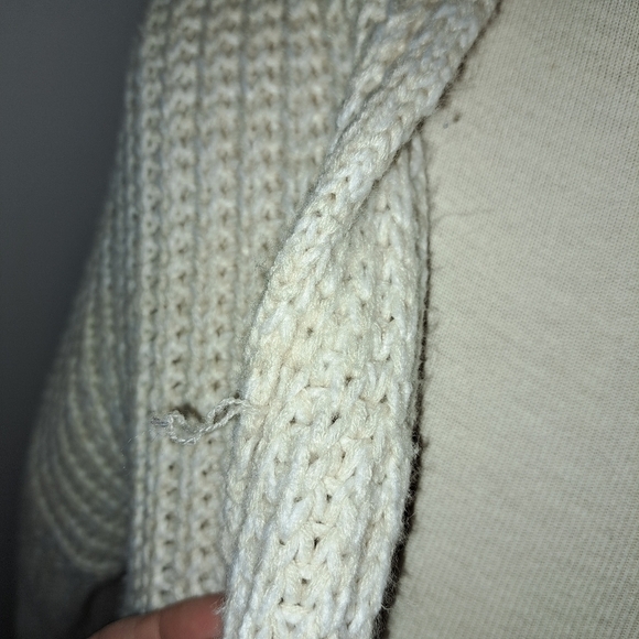 Foreve21 Knitted Cardigan Size Small - Picture 3 of 9